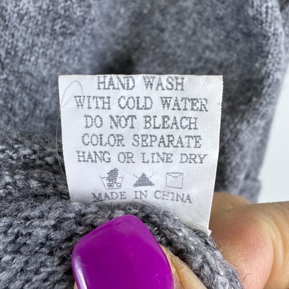 DREAMERS Gray Knit Pullover Oversized Sweater With Bows On Wrists / Size Small - Picture 11 of 13